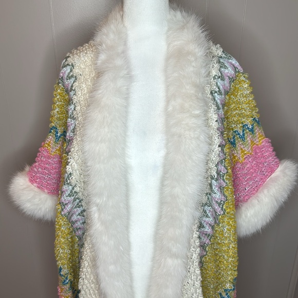 NWOT Snow Bunny Bohemian Faux Fur Trim Poncho - Picture 2 of 12